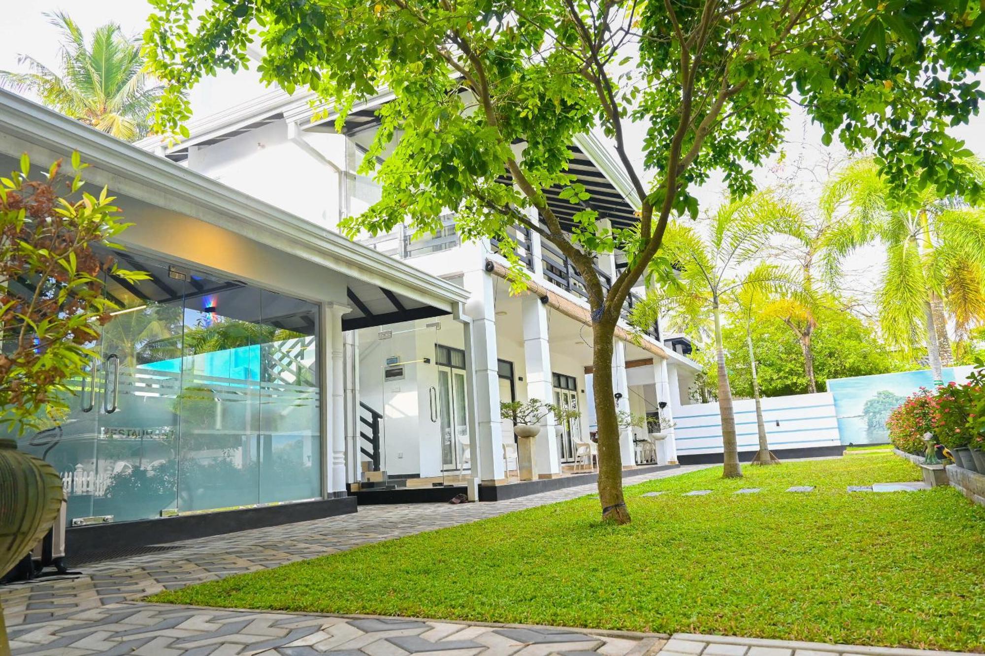 Wetland Resort Negombo Exterior foto